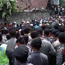 Ribuan Banser Tutup Paksa Lokalisasi di Blitar