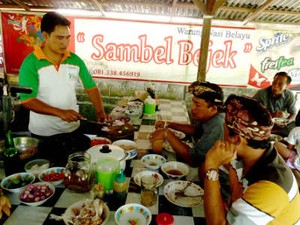Warung Nasi Langganan Supir Taksi