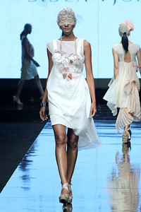 Sisca Tjong Null. Jakarta Fashion Week 2012 at Pacific Place Ground Floor. Jakarta. [Foto: Mohammad Abduh/Wolipop]