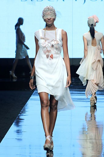 Sisca Tjong Null. Jakarta Fashion Week 2012 at Pacific Place Ground Floor. Jakarta. [Foto: Mohammad Abduh/Wolipop]