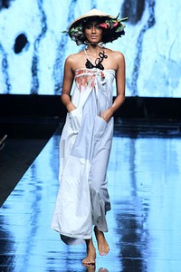 Felicia Budi Noda Sejarah. Jakarta Fashion Week 2012 at Pacific Place Ground Floor. Jakarta. [Foto: Mohammad Abduh/Wolipop]