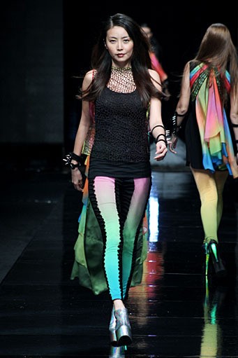 Yesmina Yesy Shapeshifter. Jakarta Fashion Week 2012 at Pacific Place Ground Floor. Jakarta. [Foto: Mohammad Abduh/Wolipop]