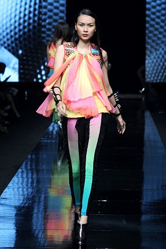 Yesmina Yesy Shapeshifter. Jakarta Fashion Week 2012 at Pacific Place Ground Floor. Jakarta. [Foto: Mohammad Abduh/Wolipop]