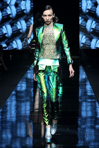 Yesmina Yesy Shapeshifter. Jakarta Fashion Week 2012 at Pacific Place Ground Floor. Jakarta. [Foto: Mohammad Abduh/Wolipop]