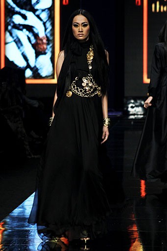 Ina Thomas The Goth Des. Jakarta Fashion Week 2012 at Pacific Place Ground Floor. Jakarta.  [Foto: Mohammad Abduh/Wolipop]