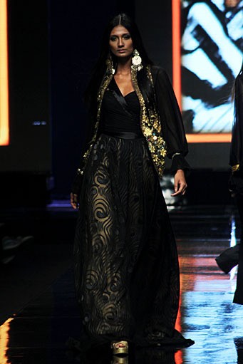 Ina Thomas The Goth Des. Jakarta Fashion Week 2012 at Pacific Place Ground Floor. Jakarta.  [Foto: Mohammad Abduh/Wolipop]