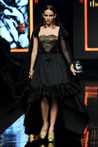Ina Thomas The Goth Des. Jakarta Fashion Week 2012 at Pacific Place Ground Floor. Jakarta.  [Foto: Mohammad Abduh/Wolipop]