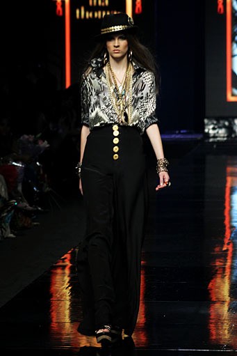 Ina Thomas The Goth Des. Jakarta Fashion Week 2012 at Pacific Place Ground Floor. Jakarta.  [Foto: Mohammad Abduh/Wolipop]