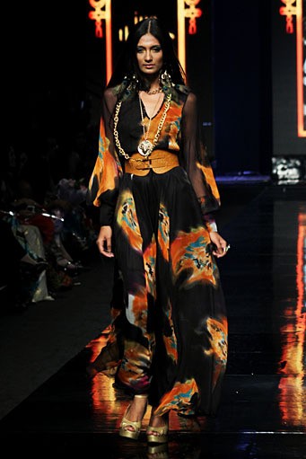 Ina Thomas The Goth Des. Jakarta Fashion Week 2012 at Pacific Place Ground Floor. Jakarta.  [Foto: Mohammad Abduh/Wolipop]