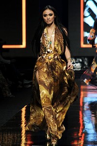 Ina Thomas The Goth Des. Jakarta Fashion Week 2012 at Pacific Place Ground Floor. Jakarta.  [Foto: Mohammad Abduh/Wolipop]