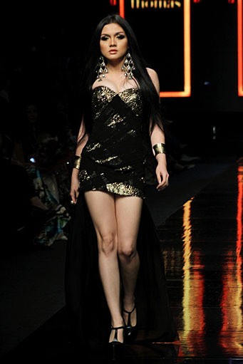 Ina Thomas The Goth Des. Jakarta Fashion Week 2012 at Pacific Place Ground Floor. Jakarta.  [Foto: Mohammad Abduh/Wolipop]