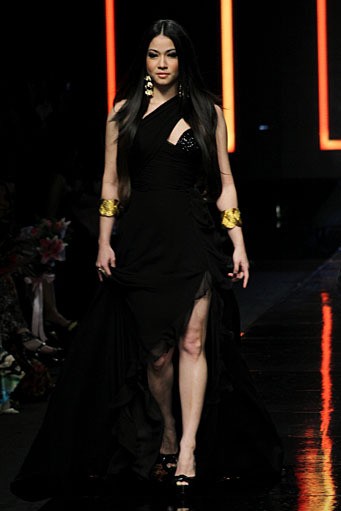 Ina Thomas The Goth Des. Jakarta Fashion Week 2012 at Pacific Place Ground Floor. Jakarta.  [Foto: Mohammad Abduh/Wolipop]