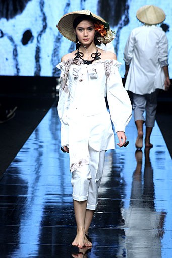 Felicia Budi Noda Sejarah. Jakarta Fashion Week 2012 at Pacific Place Ground Floor. Jakarta. [Foto: Mohammad Abduh/Wolipop]