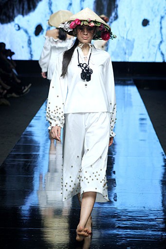 Felicia Budi Noda Sejarah. Jakarta Fashion Week 2012 at Pacific Place Ground Floor. Jakarta. [Foto: Mohammad Abduh/Wolipop]