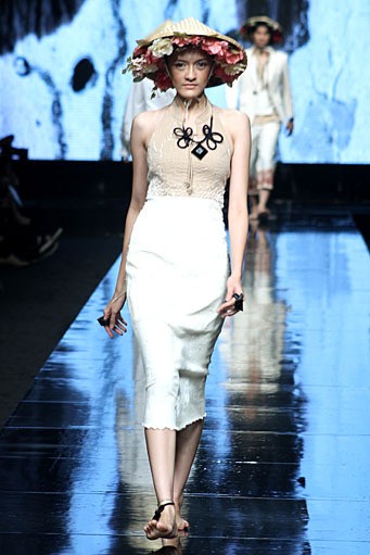 Felicia Budi Noda Sejarah. Jakarta Fashion Week 2012 at Pacific Place Ground Floor. Jakarta. [Foto: Mohammad Abduh/Wolipop]