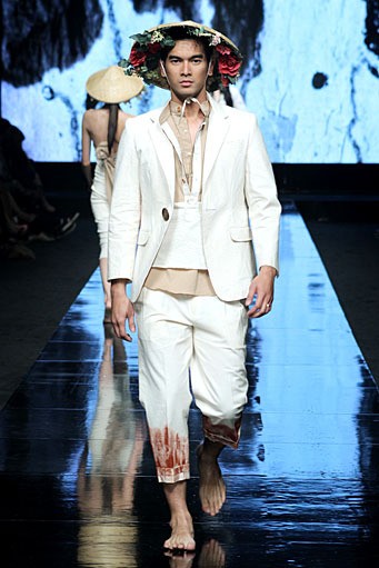 Felicia Budi Noda Sejarah. Jakarta Fashion Week 2012 at Pacific Place Ground Floor. Jakarta. [Foto: Mohammad Abduh/Wolipop]