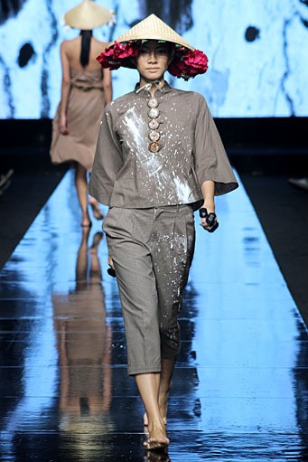 Felicia Budi Noda Sejarah. Jakarta Fashion Week 2012 at Pacific Place Ground Floor. Jakarta. [Foto: Mohammad Abduh/Wolipop]