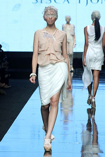 Sisca Tjong Null. Jakarta Fashion Week 2012 at Pacific Place Ground Floor. Jakarta. [Foto: Mohammad Abduh/Wolipop]