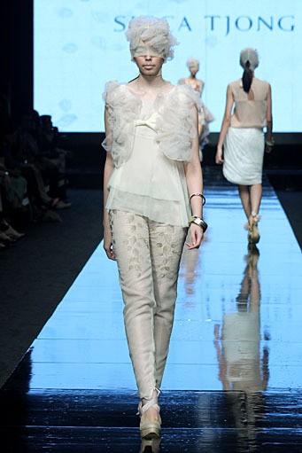 Sisca Tjong Null. Jakarta Fashion Week 2012 at Pacific Place Ground Floor. Jakarta. [Foto: Mohammad Abduh/Wolipop]