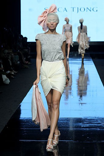 Sisca Tjong Null. Jakarta Fashion Week 2012 at Pacific Place Ground Floor. Jakarta. [Foto: Mohammad Abduh/Wolipop]