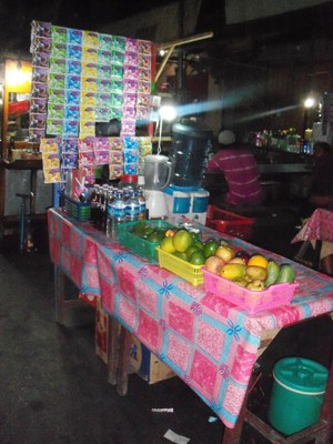 Makan malam di tengah jalan Kupang