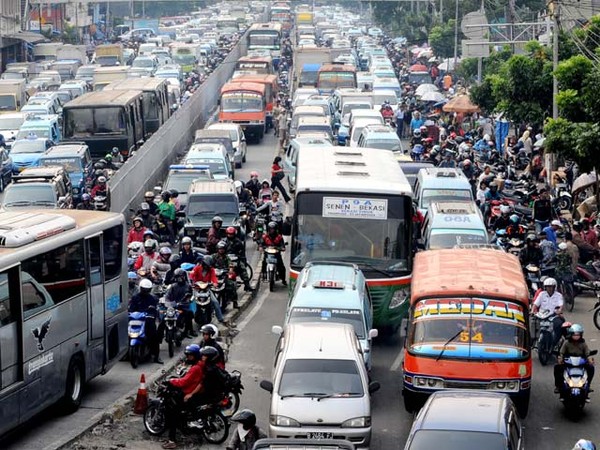 Matraman-Jatinegara Macet..cet..cet...