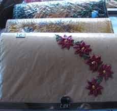 Limbah Kertas Semen Diubah Jadi Dompet dan Tas Cantik