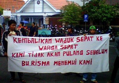 Warga Lidah Kulon Geruduk Balai Kota