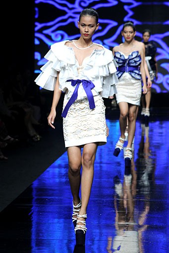 Albert Yanuar Magnificent Cloudy BRI Present LPM Graduates by Fashion Council. Jakarta Fashion Week 2012 at Pacific Place Ground Floor. Jakarta.[Foto: Mohammad Abduh/Wolipop]