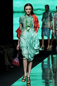 Carmanita Clorophyle-Lane. BRI Present LPM Graduates by Fashion Council.  Jakarta Fashion Week 2012 at Pacific Place Ground Floor. Jakarta. [Foto: Mohammad Abduh/Wolipop]