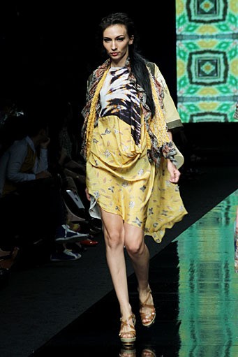 Carmanita Clorophyle-Lane. BRI Present LPM Graduates by Fashion Council.  Jakarta Fashion Week 2012 at Pacific Place Ground Floor. Jakarta. [Foto: Mohammad Abduh/Wolipop]