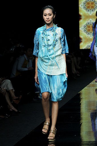 Carmanita Clorophyle-Lane. BRI Present LPM Graduates by Fashion Council.  Jakarta Fashion Week 2012 at Pacific Place Ground Floor. Jakarta. [Foto: Mohammad Abduh/Wolipop]