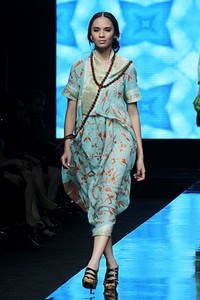 Carmanita Clorophyle-Lane. BRI Present LPM Graduates by Fashion Council.  Jakarta Fashion Week 2012 at Pacific Place Ground Floor. Jakarta. [Foto: Mohammad Abduh/Wolipop]