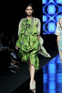 Carmanita Clorophyle-Lane. BRI Present LPM Graduates by Fashion Council.  Jakarta Fashion Week 2012 at Pacific Place Ground Floor. Jakarta. [Foto: Mohammad Abduh/Wolipop]