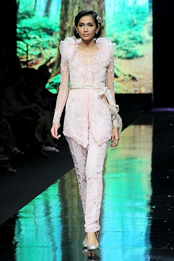 Ferry Sunarto Precious Grace. BRI Present LPM Graduates by Fashion Council. Jakarta Fashion Week 2012 at Pacific Place Ground Floor. [Foto: Mohammad Abduh/Wolipop]