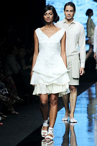 Jeffry Tan Fleur Blanche BRI Present LPM Graduates by Fashion Council. Jakarta Fashion Week 2012 at Pacific Place Ground Floor. Jakarta. [Foto: Mohammad Abduh/Wolipop]