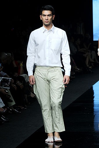 Jeffry Tan Fleur Blanche BRI Present LPM Graduates by Fashion Council. Jakarta Fashion Week 2012 at Pacific Place Ground Floor. Jakarta. [Foto: Mohammad Abduh/Wolipop]