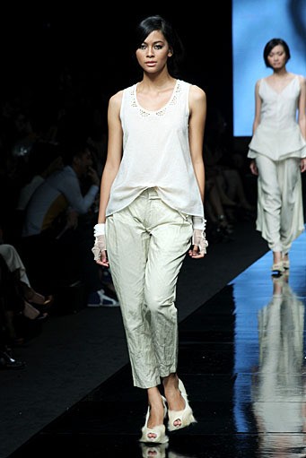 Jeffry Tan Fleur Blanche BRI Present LPM Graduates by Fashion Council. Jakarta Fashion Week 2012 at Pacific Place Ground Floor. Jakarta. [Foto: Mohammad Abduh/Wolipop]