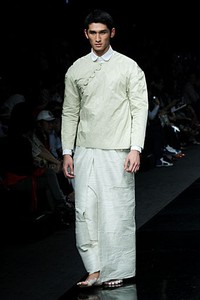 Jeffry Tan Fleur Blanche BRI Present LPM Graduates by Fashion Council. Jakarta Fashion Week 2012 at Pacific Place Ground Floor. Jakarta. [Foto: Mohammad Abduh/Wolipop]