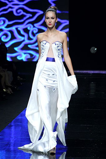 Albert Yanuar Magnificent Cloudy BRI Present LPM Graduates by Fashion Council. Jakarta Fashion Week 2012 at Pacific Place Ground Floor. Jakarta.[Foto: Mohammad Abduh/Wolipop]