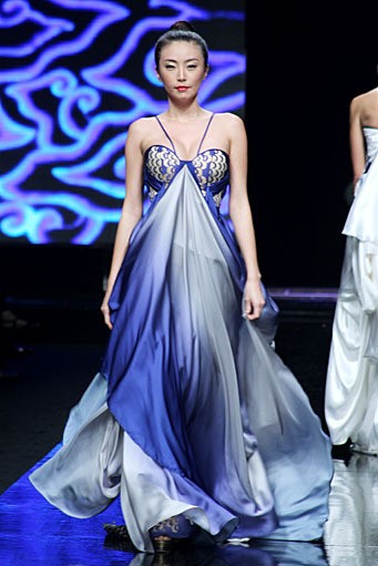 Albert Yanuar Magnificent Cloudy BRI Present LPM Graduates by Fashion Council. Jakarta Fashion Week 2012 at Pacific Place Ground Floor. Jakarta.[Foto: Mohammad Abduh/Wolipop]