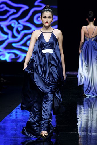 Albert Yanuar Magnificent Cloudy BRI Present LPM Graduates by Fashion Council. Jakarta Fashion Week 2012 at Pacific Place Ground Floor. Jakarta.[Foto: Mohammad Abduh/Wolipop]