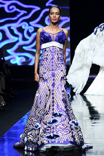 Albert Yanuar Magnificent Cloudy BRI Present LPM Graduates by Fashion Council. Jakarta Fashion Week 2012 at Pacific Place Ground Floor. Jakarta.[Foto: Mohammad Abduh/Wolipop]