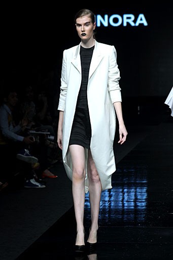 Vinora Dont Ask Me About The Theme, Ask me About The Inspiration. BRI Present LPM Graduates by Fashion Council. Jakarta Fashion Week 2012 at Pacific Place Ground Floor. Jakarta. [Foto: Mohammad Abduh/Wolipop]