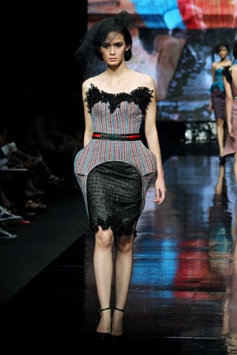 Kursien Karzai Philosophy of Baduy. BRI Present LPM Graduates by Fashion Council. Jakarta Fashion Week 2012 at Pacific Place Ground Floor. Jakarta. [Foto: Mohammad Abduh/Wolipop]