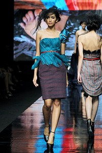 Kursien Karzai Philosophy of Baduy. BRI Present LPM Graduates by Fashion Council. Jakarta Fashion Week 2012 at Pacific Place Ground Floor. Jakarta. [Foto: Mohammad Abduh/Wolipop]