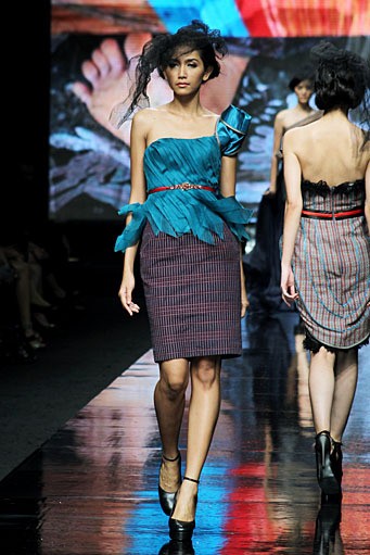 Kursien Karzai Philosophy of Baduy. BRI Present LPM Graduates by Fashion Council. Jakarta Fashion Week 2012 at Pacific Place Ground Floor. Jakarta. [Foto: Mohammad Abduh/Wolipop]