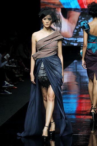 Kursien Karzai Philosophy of Baduy. BRI Present LPM Graduates by Fashion Council. Jakarta Fashion Week 2012 at Pacific Place Ground Floor. Jakarta. [Foto: Mohammad Abduh/Wolipop]