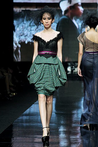 Kursien Karzai Philosophy of Baduy. BRI Present LPM Graduates by Fashion Council. Jakarta Fashion Week 2012 at Pacific Place Ground Floor. Jakarta. [Foto: Mohammad Abduh/Wolipop]