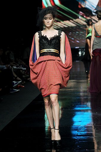 Kursien Karzai Philosophy of Baduy. BRI Present LPM Graduates by Fashion Council. Jakarta Fashion Week 2012 at Pacific Place Ground Floor. Jakarta. [Foto: Mohammad Abduh/Wolipop]